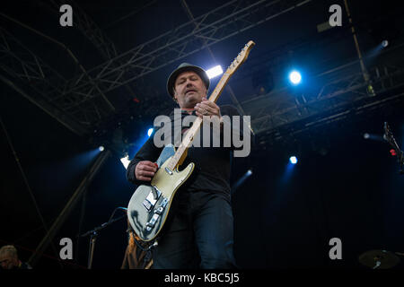 Die englische Alternative Rock Band Levellers führt ein Live Konzert in der norwegischen Musik Festival Bergenfest 2015 in Bergen. Hier Sänger und Musiker Mark Chadwick ist live auf der Bühne. Norwegen, 13/06 2015. Stockfoto