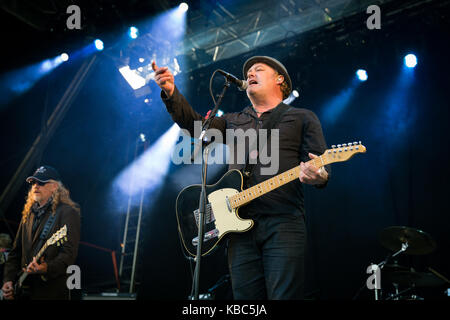 Die englische Alternative Rock Band Levellers führt ein Live Konzert in der norwegischen Musik Festival Bergenfest 2015 in Bergen. Hier Sänger und Musiker Mark Chadwick ist live auf der Bühne. Norwegen, 13/06 2015. Stockfoto