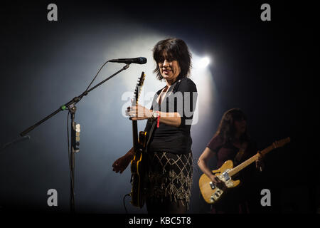 Die englische Rockband üppigen führt ein Live Konzert in der norwegischen Musik Festival Øyafestivalen 2016 in Oslo. Hier Sänger und Musiker Miki Berenyi ist live auf der Bühne gesehen. Norwegen, 12/08 2016. Stockfoto