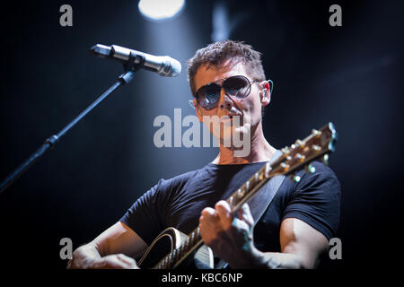 Der norwegische Sänger, Songwriter und Musiker Morten Harket spielt ein Live-Konzert im USF Verftet in Bergen. Morten Harket ist am besten bekannt als der Leadsänger der Synthpop-Band A-ha. Norwegen, 19/09 2013. Stockfoto