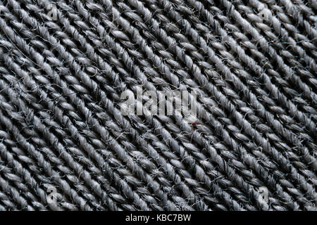Extreme Nahaufnahme von Grauen synthetischen Fasern gewebt In Muster Stockfoto