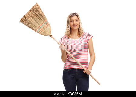 Junge Frau mit einem Besen auf weißem Hintergrund Stockfoto