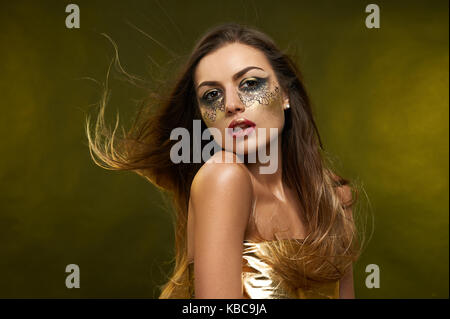 Portrait einer jungen Modell mit langen Haaren. Stockfoto