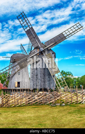 Insel Saarema, Estland: angla Windmühlen in Leisi Pfarrei im Sommer Stockfoto