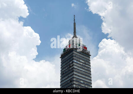 Der Torre Latinoamericana an einem hellen Sommertag in Mexiko City, Mexiko. Stockfoto