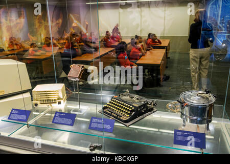 Richmond Virginia, Virginia historische Gesellschaft, Museum, Ausstellung Sammlung Klassenzimmer, Stein Bits zu Computer-Chips, Technologie-Zeitleiste, Schreibschrift Stockfoto