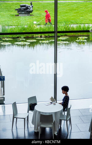 Richmond Virginia, Virginia Museum of Fine Arts, VMFA, Restaurants, Cafés, Restaurants, Restaurants, Restaurants, Restaurants, Restaurants, Restaurants, Cafés, Bistro, Blick auf Sculpture Gard Stockfoto