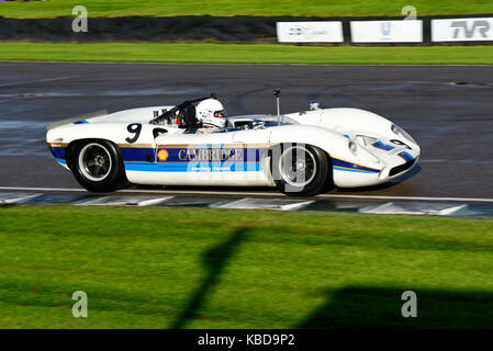 Lola Chevrolet T70 Spyder im Besitz von Marshall Bailey, gefahren von Gary Pearson, der bei der Whitsun Trophy beim Goodwood Revival 2017 in der Whitsun Trophy teilnahm Stockfoto