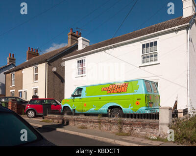 Geparkten van ausserhalb des Hauses von Scooby Doo die Mystery Machine, Essex, England, Großbritannien Stockfoto