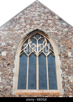 Vollständige Ansicht der Kirche Fenster von Außenwand, Essex, England, Großbritannien Stockfoto