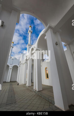 Astana, Kasachstan - 13. September 2017: Äußere des Nno astana Moschee in Astana, Kasachstan. Diese Moschee ist die zweitgrößte in Kasachstan. Stockfoto