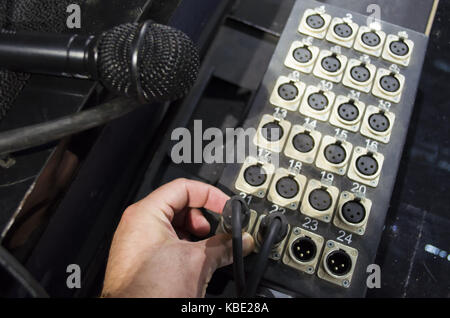 Mikrofon Kabel an ein Mischpult angeschlossen Stockfoto