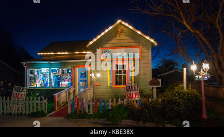 Late night shopping in Cambria, Kalifornien, USA Stockfoto