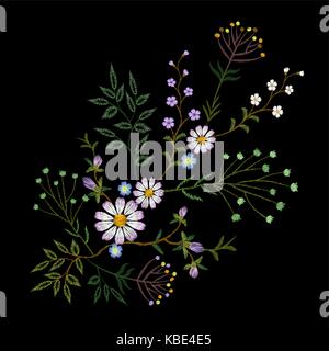 Stickerei trend floralen Muster kleine Zweige kraut Daisy mit kleine blaue violette Blume. Reich verzierte volkstümlichen Mode patch design Ausschnitt blosso Stock Vektor