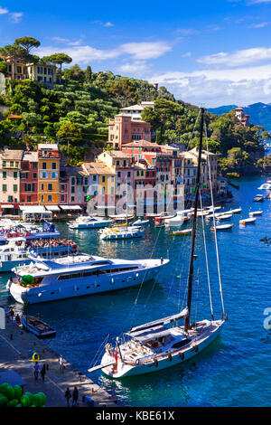 Schönes Dorf, mit Blick auf Portofino, Ligurien, Italien. Stockfoto