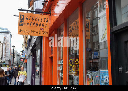 Ein Shop im Londoner Stadtteil Soho verkaufen Vinyl Records. Stockfoto