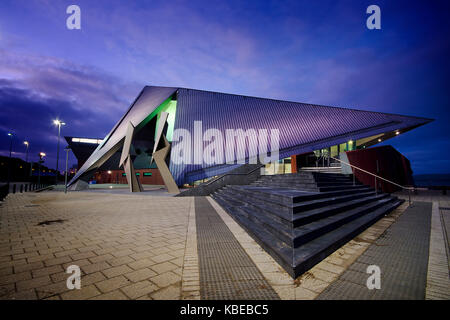 Albany Entertainment Center, am Vorplatz des Princess Royal Harbour, wurde 2010 eröffnet und ist ein Veranstaltungsort für darstellende Kunst und Konferenzen. Stockfoto