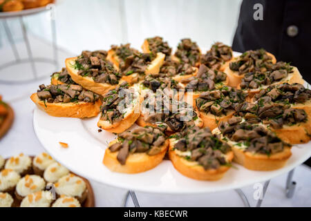 Bruschetta Nahaufnahme mit gebratenen Pilzen Stockfoto