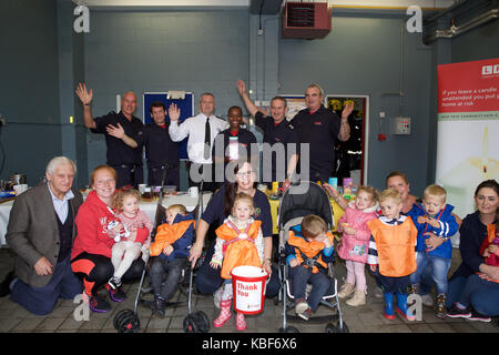 Biggin Hill, Großbritannien. 29 Sep, 2017. Der weltweit größte Kaffee am Morgen, die Kapital für Macmillan Cancer Support fand in der örtlichen Feuerwache in Biggin Hill. Credit: Keith Larby/Alamy leben Nachrichten Stockfoto