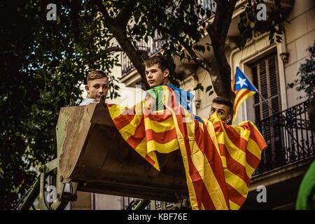 Barcelona, Katalonien, Spanien. 29 Sep, 2017. Katalanische Unabhängigkeit Bauern aus der ländlichen Umgebung bauen geben Sie die Stadt von Barcelona zur Unterstützung der geplanten Abspaltung Referendum am 1. Oktober. Das spanische Verfassungsgericht hat das Katalanische Referendum ausgesetzt, nachdem die zentrale Regierung hat es in den Gerichten Credit: Matthias Oesterle/ZUMA Draht/Alamy Leben Nachrichten herausgefordert Stockfoto