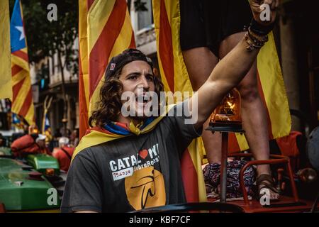 Barcelona, Katalonien, Spanien. 29 Sep, 2017. Katalanische Unabhängigkeit Bauern aus der ländlichen Umgebung bauen geben Sie die Stadt von Barcelona zur Unterstützung der geplanten Abspaltung Referendum am 1. Oktober. Das spanische Verfassungsgericht hat das Katalanische Referendum ausgesetzt, nachdem die zentrale Regierung hat es in den Gerichten Credit: Matthias Oesterle/ZUMA Draht/Alamy Leben Nachrichten herausgefordert Stockfoto