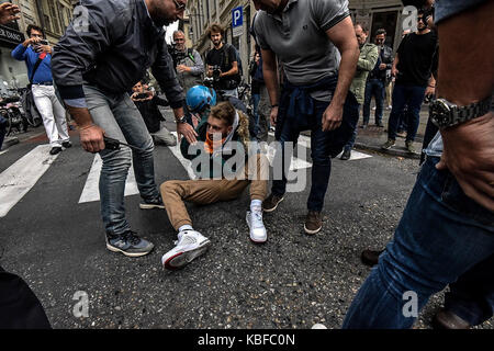 Turin, Piemont, Italien. 28 Sep, 2017. Turin, Italy-September 29, 2017: Auseinandersetzungen der Polizei gegen Studenten G7 Turin in Turin, Italien Quelle: Stefano Guidi/ZUMA Draht/Alamy leben Nachrichten Stockfoto