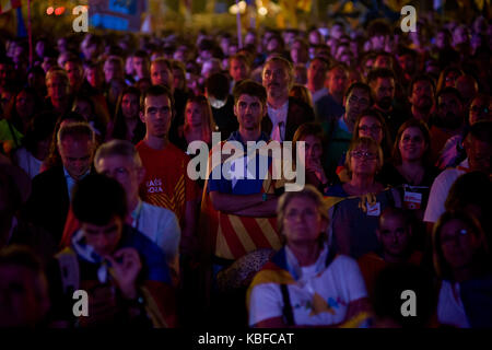 Barcelona, Spanien. 29 Sep, 2017. Pro-unabhängigkeit Unterstützer während der Kampagne für die JA in Barcelona. Nächsten Sonntag der Katalanischen Regierung zielt darauf ab, ein Referendum über die Unabhängigkeit abgehalten, die spanische Regierung ist frontal auf das Referendum dagegen und halte es für illegal. Tausende spanische Polizisten haben in der katalanischen Region übertragen wurde, das Referendum zu verbieten. Credit: Jordi Boixareu/Alamy leben Nachrichten Stockfoto