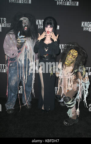 Buena Park, Ca. 29 Sep, 2017. Elvira bei Knott's Scary Farm & Instagram der Berühmtheit Nacht in Knott's Berry Farm in Buena Park, Kalifornien am 29. September 2017. Credit: Faye Sadou/Medien Punch/Alamy leben Nachrichten Stockfoto