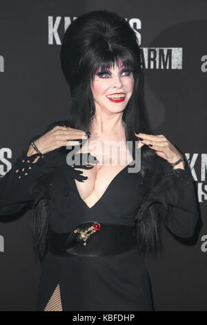 Buena Park, Ca. 29 Sep, 2017. Elvira bei Knott's Scary Farm & Instagram der Berühmtheit Nacht in Knott's Berry Farm in Buena Park, Kalifornien am 29. September 2017. Credit: Faye Sadou/Medien Punch/Alamy leben Nachrichten Stockfoto