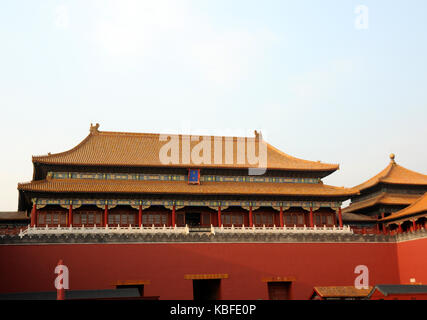 Peking, Peking, China. 30 Sep, 2017. Peking, China, 30. September 2017: (redaktionelle Verwendung. CHINA). Der Meridian Tor der Verbotenen Stadt für die kommenden nationalen Tag in Peking erneuert wird. Credit: SIPA Asien/ZUMA Draht/Alamy leben Nachrichten Stockfoto