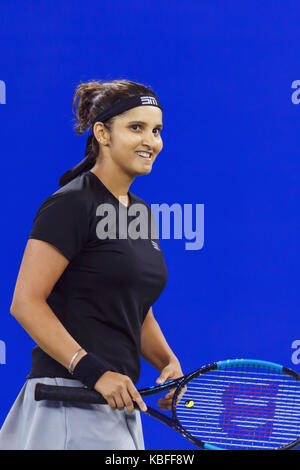 Wuhan, Wuhan, China. 29 Sep, 2017. Die Schweizer Tennisspielerin Martina Hingis und Chinesische tennis player Chan Yung-jan Niederlage Peng Shuai und Indische Tennisspielerin Sania Mirza am WTA Wuhan Öffnen in Wuhan, Zentralchina Provinz Hubei, 29. September 2017. Credit: SIPA Asien/ZUMA Draht/Alamy leben Nachrichten Stockfoto