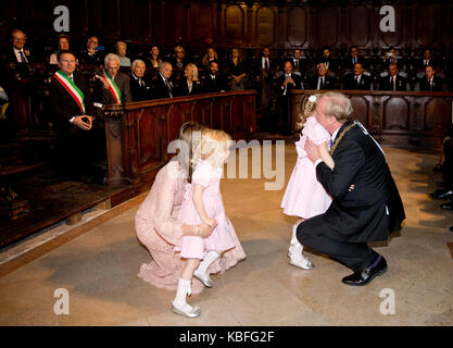 Prinz Carlos de Bourbon de Parme, Prinzessin Annemarie de Bourbon de Parme (L), Prinzessin Luisa (2. R) und Prinzessin Cecilia Teilnahme an der heiligen Messe für die Ritter' Cavalieri degli Ordini Dinastici' an der Santa Maria della Steccata in Parma am 29. September 2017. Foto: Albert Nieboer/RoyalPress/dpa Stockfoto