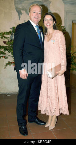 Prinz Carlos de Bourbon de Parme und Prinzessin Annemarie de Bourbon de Parme" die Teilnahme an der heiligen Messe für die Ritter' Cavalieri degli Ordini Dinastici' an der Santa Maria della Steccata in Parma am 29. September 2017. Foto: Albert Nieboer/RoyalPress/dpa Stockfoto