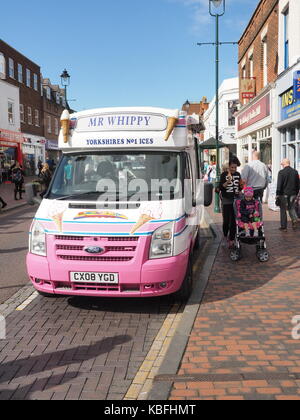 Sittingbourne, Kent, Großbritannien. 30 Sep, 2017. UK Wetter: trocken mit sonnigen Perioden in Sittingbourne. Ice Cream van. Credit: James Bell/Alamy leben Nachrichten Stockfoto