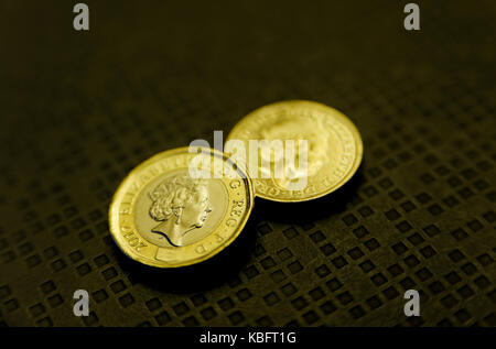 GB Pound Münzen ALTE UND NEUE VERSION Stockfoto