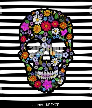 Vintage gestickte Blüte Schädel. Muertos Toten Tag Fashion design Dekoration drucken. Ringelblume daisy Kamille schön auf schwarz weiss gestreiften Hintergrund isoliert. Gruß Vektor illustration Stock Vektor