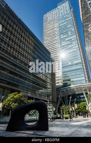 Ein Kunstwerk "yomu' durch Kan Yasuda und Tokyo Midtown Gebäude, Minato-Ku, Tokyo, Japan Stockfoto