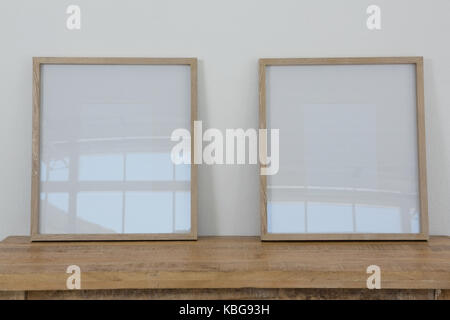 Nahaufnahme des Frames auf hölzernen Tisch angeordnet Stockfoto