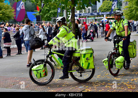 St John ambulance Fahrrad Antwort Personal bei Ereignis Stockfoto