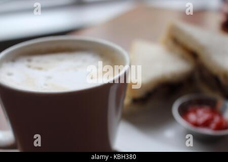 Eine Auswahl der Bilder, während Sie Kaffee und ein Muffin in Newcastle Stadtzentrum. Stockfoto