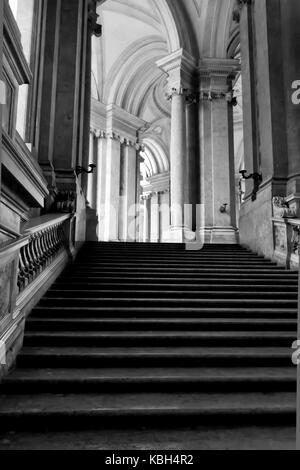 Caserta, Italien, 14. August 2014: caserta Royal Palace, die Ehre, die große Treppe, vom italienischen Architekten Luigi Vanvitelli Ende 1700 projiziert. Stockfoto