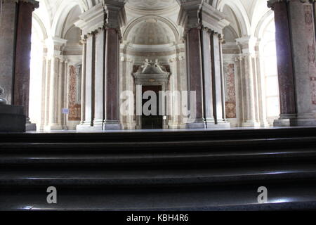 Caserta, Italien, 14. August 2014: caserta Royal Palace, die Ehre, die große Treppe, vom italienischen Architekten Luigi Vanvitelli Ende 1700 projiziert. Stockfoto