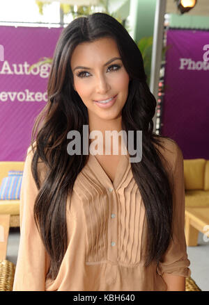 KEY BISCAYNE, FL - 28. März: (exklusive Deckung) Kim Kardashian visits am Tag sechs der 2010 Sony Ericsson Open am Crandon Park Tennis Centre am 28. März 2010 in Key Biscayne, Florida. Personen: Kim Kardashian Credit: Hoo-Me.com/MediaPunch Stockfoto