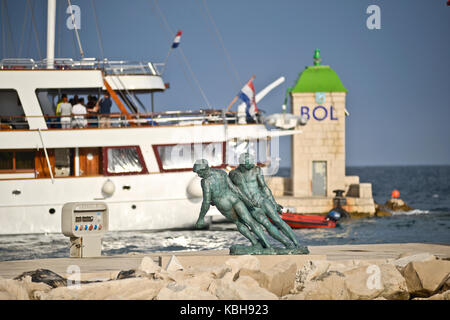 Bronze Skulptur bei Bol Hafen. Insel Brac, Kroatien Stockfoto