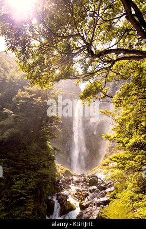 Devils Punchbowl Wasserfall in Arthur's Pass und den südlichen Alpen, Neuseeland Stockfoto