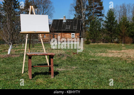 Staffelei Pinsel Dorf Landschaft Stockfoto