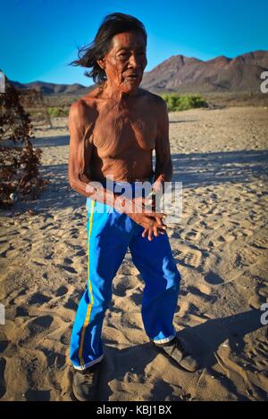 Francisco ¨Capapo Barnett, Schamane der Seri ethnischen Gruppe ist eine mythologische Persönlichkeit in der Comcaac Nation auch bekannt als Punta Chueca in der Wüste von Sonora Mexiko. Stockfoto