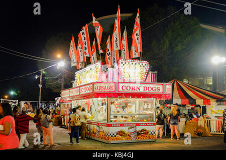 Karneval essen Anbieter stand auf der Midway am Alabama Nationale Messe, die zu einer angemessenen Zustand ähnlich ist, in Montgomery, Alabama, USA. Stockfoto