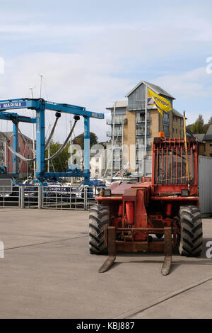 September 2017 - Gabelstapler-Tele-Handler einer Werft in Portishead, in der Nähe von Bristol, England. Stockfoto