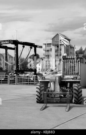 September 2017 - Gabelstapler-Tele-Handler einer Werft in Portishead, in der Nähe von Bristol, England. Stockfoto
